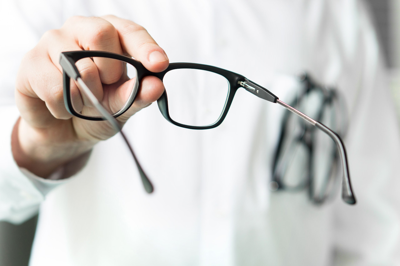 vrste stakla za naočale, leće za naočale, plastične ili staklene leće
