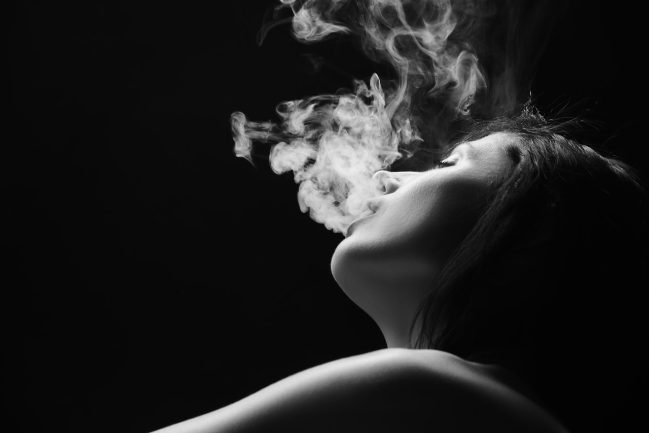 dim cigareta peckanje oka