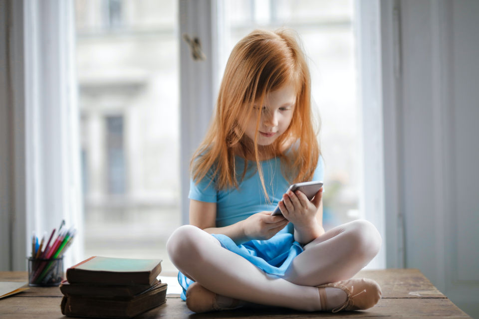 Dijete na mobitelu i kratkovidnost
