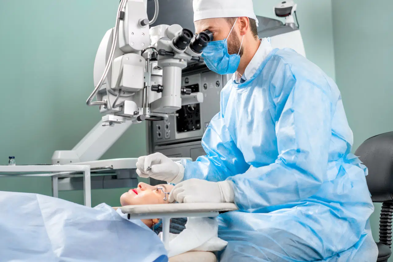 Kirurzi pronašli 27 kontaktnih leća u oku pacijentice