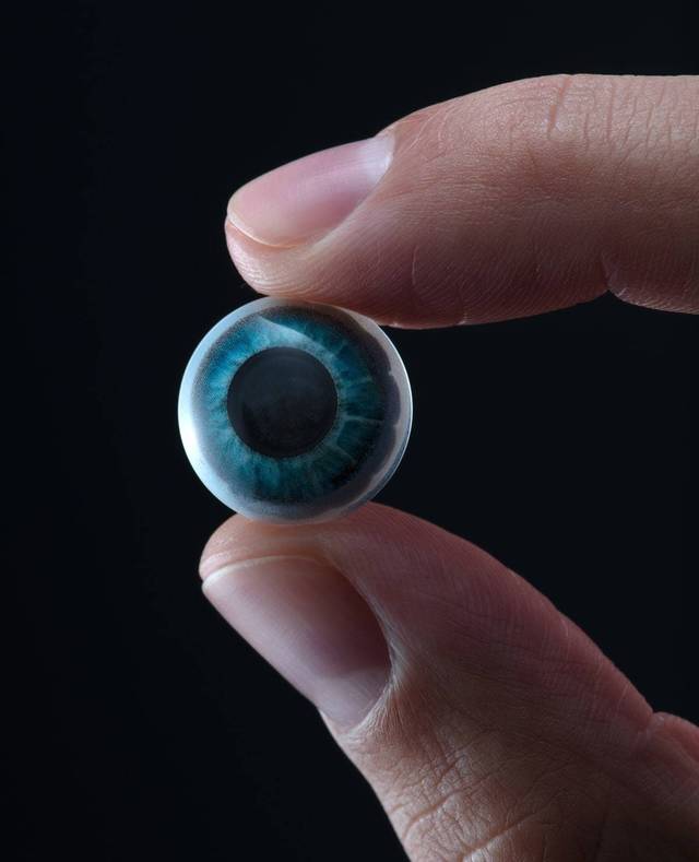 Mojo lens, kontaktna leća s digitalnim zaslonom