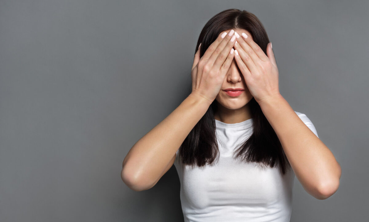 strano tijelo u oku, špena u oku, strano tijelo u oku simptomi, nešto u oku, upalo nešto u oko, nešto mi smeta u oku