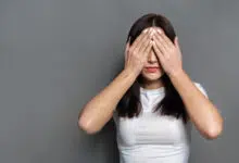 strano tijelo u oku, špena u oku, strano tijelo u oku simptomi, nešto u oku, upalo nešto u oko, nešto mi smeta u oku