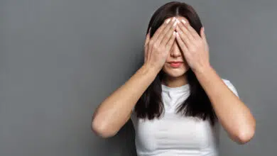 strano tijelo u oku, špena u oku, strano tijelo u oku simptomi, nešto u oku, upalo nešto u oko, nešto mi smeta u oku